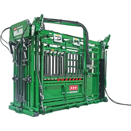 The major hydraulic squeeze chute feature