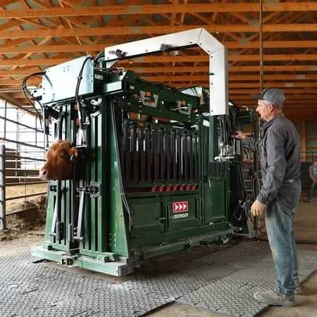 The General Hydraulic Cattle Chute